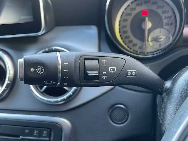 メルセデス・ベンツ ＣＬＡ１８０ Sブレイク　スポーツ 茨城県 2016(平28)年 4.8万km カルサイトホワイト 純正ナビ【CD/FM/フルセグ/BT】/クルーズコントロール/バックカメラ/パワーシートD席/メモリシートD席/シートヒーター（D席+N席）/ETC/ドライブレコーダー/パドルシフト/ブラインドスポットアシスト/HIDライト/コーナーセンサー/純正フロアマット/保証書/取扱説明書/スペアキー×1