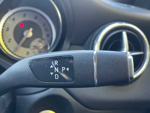 メルセデス・ベンツ ＣＬＡ１８０ Sブレイク　スポーツ 茨城県 2016(平28)年 4.8万km カルサイトホワイト 純正ナビ【CD/FM/フルセグ/BT】/クルーズコントロール/バックカメラ/パワーシートD席/メモリシートD席/シートヒーター（D席+N席）/ETC/ドライブレコーダー/パドルシフト/ブラインドスポットアシスト/HIDライト/コーナーセンサー/純正フロアマット/保証書/取扱説明書/スペアキー×1