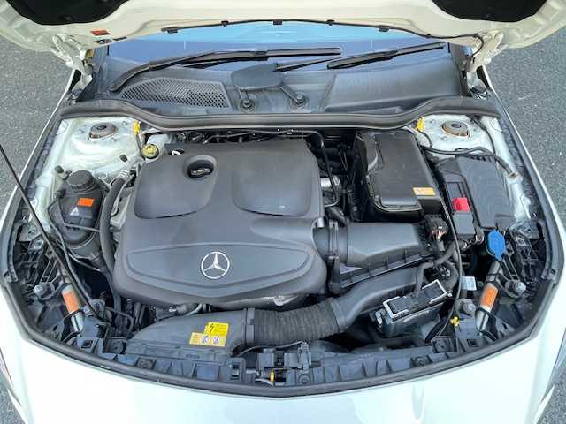 メルセデス・ベンツ ＣＬＡ１８０ Sブレイク　スポーツ 茨城県 2016(平28)年 4.8万km カルサイトホワイト 純正ナビ【CD/FM/フルセグ/BT】/クルーズコントロール/バックカメラ/パワーシートD席/メモリシートD席/シートヒーター（D席+N席）/ETC/ドライブレコーダー/パドルシフト/ブラインドスポットアシスト/HIDライト/コーナーセンサー/純正フロアマット/保証書/取扱説明書/スペアキー×1