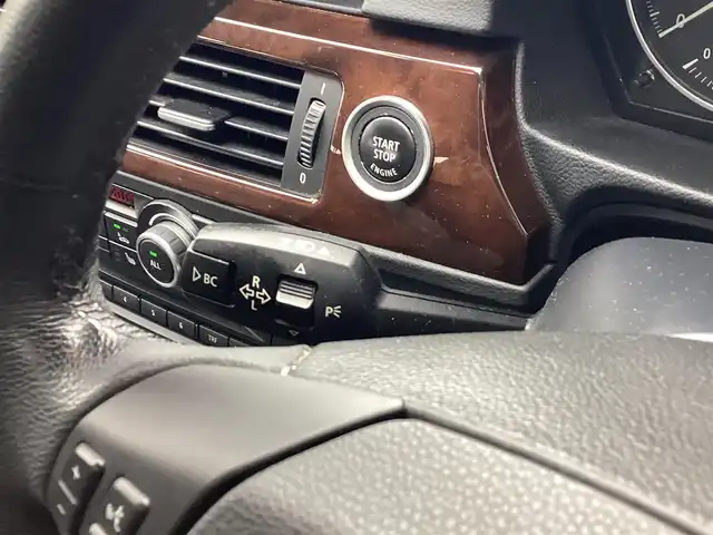 ＢＭＷ ３２０ｉ ハイラインパッケージ 愛知県 2010(平22)年 10.8万km チタンシルバーM