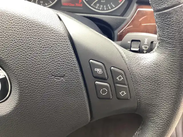 ＢＭＷ ３２０ｉ ハイラインパッケージ 愛知県 2010(平22)年 10.8万km チタンシルバーM