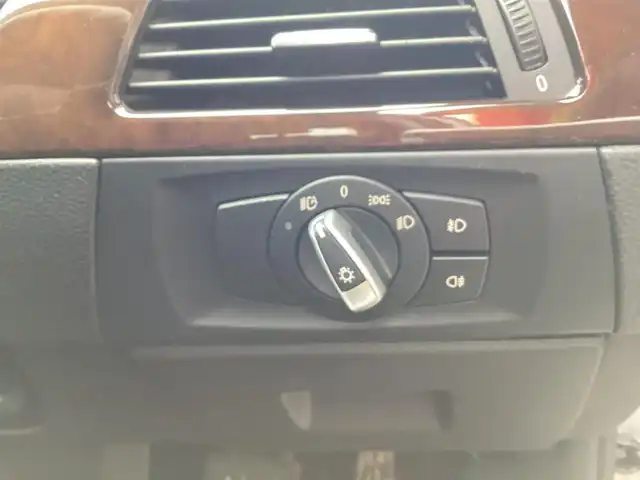 ＢＭＷ ３２０ｉ ハイラインパッケージ 愛知県 2010(平22)年 10.8万km チタンシルバーM