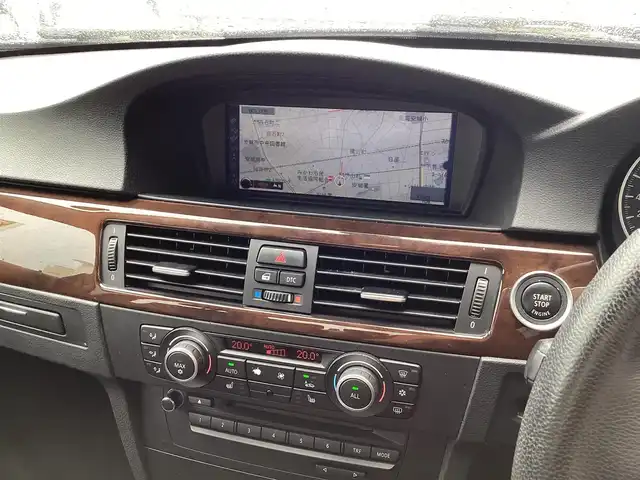 ＢＭＷ ３２０ｉ ハイラインパッケージ 愛知県 2010(平22)年 10.8万km チタンシルバーM