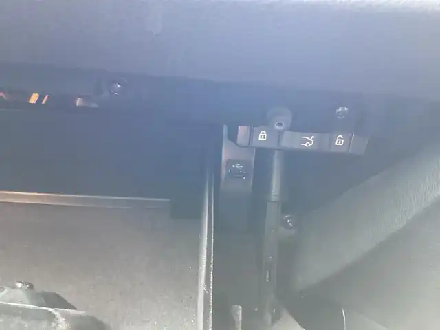 ＢＭＷ ３２０ｉ ハイラインパッケージ 愛知県 2010(平22)年 10.8万km チタンシルバーM