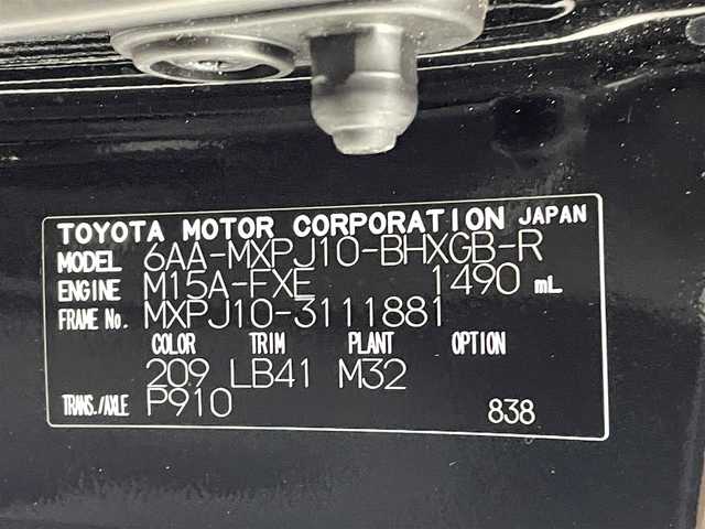 トヨタ ヤリスクロス ハイブリッド Z アドベンチャー 熊本県 2023(令5)年 0.7万km ブラックマイカ 純正8インチディスプレイオーディオ（ＡｐｐｌＣａｒＰｌａｙ・ＡｎｄｒｏｉｄＡｕｔｏ・ＢＴ）/全周囲カメラ　/ＥＴＣ　/トヨタセーフティーセンス/・アダブティブクルーズコントロール/・プリクラッシュセーフティ/・レーンディパーチャーアラート/・ロードサインアシスト/・駐車時支援パーキングサポートシステム/・オートハイビーム/横滑り防止/前後クリアランスソナー　/前席シートヒーター/運転席パワーシート/ステアリングヒーター/AC１００V充電/ハーフレザーシート/純正フロアマット/純正１８インチAW/オートライト/LEDヘッドライト/フォグライト/スマートキー/プッシュスタート