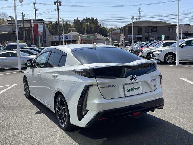 トヨタ プリウス ＰＨＶ S GRスポーツ 鹿児島県 2018(平30)年 10万km ホワイトパールクリスタルシャイン 純正SDフルセグナビ　/Bluetooth/TV/CD/DVD/FM/AM/ワンオーナー/運転席　助手席シートヒーター/クルーズコントロール/ドライブレコーダー/バックカメラ/ETC/純正AW18インチ/純正マット/充電ケーブル/防犯アラーム/車両接近通報装置/ESC/車線逸脱警報/スペアキー