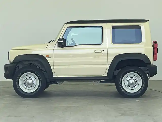 スズキ ジムニー シエラ JC 大分県 2022(令4)年 2.9万km シフォンアイボリーメタリックブラック2トーンルーフ 社外ディスプレイオーディオ/・Bluetooth・AM・FM・iPod/バックカメラ/4WD/衝突軽減ブレーキ/車線逸脱防止システム/アイドリングストップ/ヘッドライトウォッシャー/横滑り防止装置/セルディセントコントロール/ETC/本革巻きステアリング/前席シートヒーター/DEAＮ製16インチＡＷ/ＬＥＤヘッドライト/フォグランプ/シートカバー/ステアリングリモコン/プッシュスタート/スマートキー/オートライト/純正フロアマット