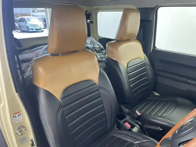 スズキ ジムニー シエラ JC 大分県 2022(令4)年 2.9万km シフォンアイボリーメタリックブラック2トーンルーフ 社外ディスプレイオーディオ/・Bluetooth・AM・FM・iPod/バックカメラ/4WD/衝突軽減ブレーキ/車線逸脱防止システム/アイドリングストップ/ヘッドライトウォッシャー/横滑り防止装置/セルディセントコントロール/ETC/本革巻きステアリング/前席シートヒーター/DEAＮ製16インチＡＷ/ＬＥＤヘッドライト/フォグランプ/シートカバー/ステアリングリモコン/プッシュスタート/スマートキー/オートライト/純正フロアマット