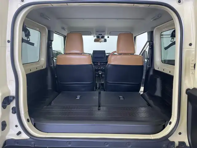 スズキ ジムニー シエラ JC 大分県 2022(令4)年 2.9万km シフォンアイボリーメタリックブラック2トーンルーフ 社外ディスプレイオーディオ/・Bluetooth・AM・FM・iPod/バックカメラ/4WD/衝突軽減ブレーキ/車線逸脱防止システム/アイドリングストップ/ヘッドライトウォッシャー/横滑り防止装置/セルディセントコントロール/ETC/本革巻きステアリング/前席シートヒーター/DEAＮ製16インチＡＷ/ＬＥＤヘッドライト/フォグランプ/シートカバー/ステアリングリモコン/プッシュスタート/スマートキー/オートライト/純正フロアマット