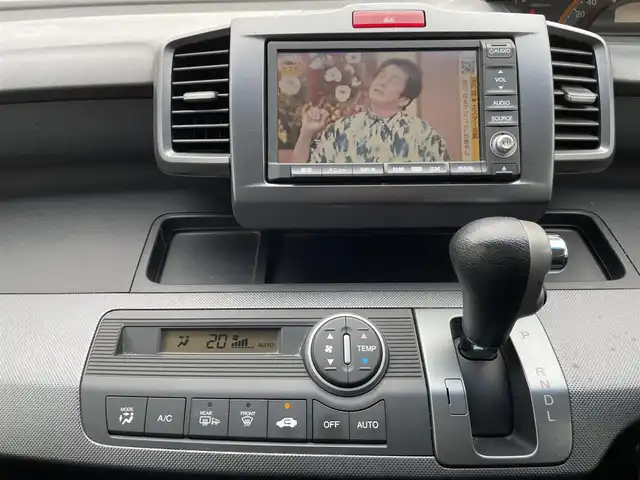 ホンダ フリード FLEXエアロ 三重県 2009(平21)年 11万km プレミアムホワイトパール 登録時109677km/ワンオーナー/禁煙車/純正ナビ/（AM/FM/TV）/ワンセグTV/バックカメラ/ETC/ステアリングスイッチ/オートライト/片側パワスラ/純正フロアマット/純正アルミ