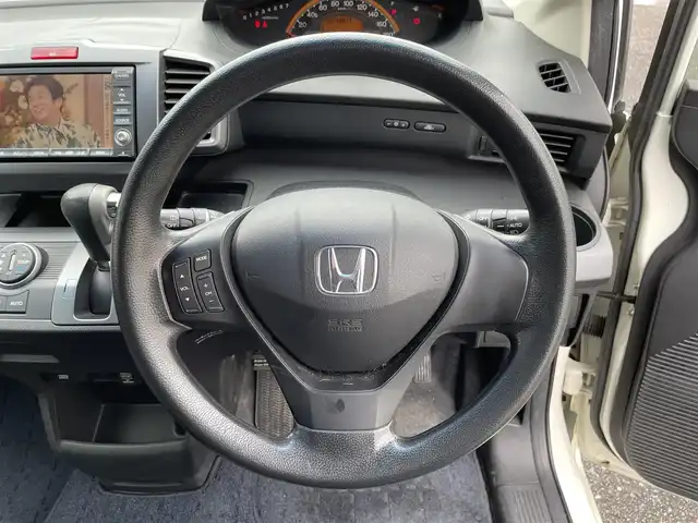 ホンダ フリード FLEXエアロ 三重県 2009(平21)年 11万km プレミアムホワイトパール 登録時109677km/ワンオーナー/禁煙車/純正ナビ/（AM/FM/TV）/ワンセグTV/バックカメラ/ETC/ステアリングスイッチ/オートライト/片側パワスラ/純正フロアマット/純正アルミ