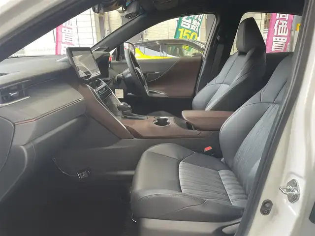 トヨタ ハリアー ハイブリッド Z 愛知県 2023(令5)年 0.4万km プラチナホワイトパールマイカ ワンオーナー/登録時：3547Km/12.3インチディスプレイオーディオプラス/・車載ナビ／Bluetootｈ／地デジＴＶ/ＪＢＬプレミアムサウンドシステム/バックカメラ/ハーフレザーシート/運転席パワーシート/ヘッドアップディスプレイ/デジタルインナーミラー/ハンズフリーパワーバックドア/LEDヘッドライト／ディライト／フォグランプ/TOYOTA SAFETY SENSE/・プリクラッシュセーフティ/・レーントレーシングアシスト/・レーダークルーズコントロール/・アダプティブハイビームシステム/・ロードサインアシスト/・カーブ速度抑制機能/・ドライバー異常時対応システム/ブラインドスポットモニター/パーキングサポートブレーキ/　〈前後方静止／後方接近車両〉/前後＋車内ドラレコ（TZ-DR500）/純正19インチAW/スマートキー＆プッシュスタート