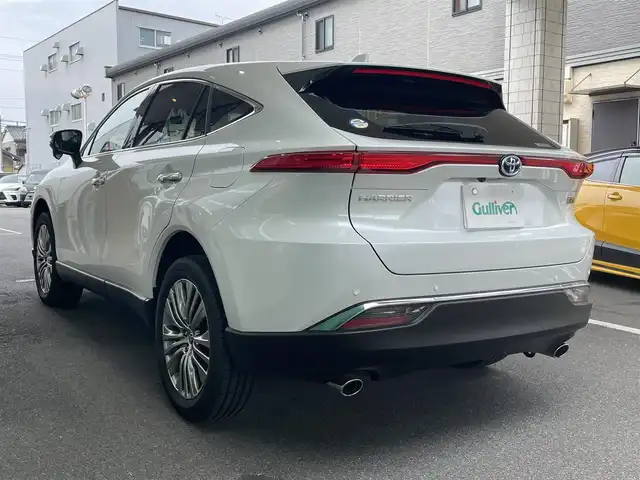トヨタ ハリアー ハイブリッド Z 愛知県 2023(令5)年 0.4万km プラチナホワイトパールマイカ ワンオーナー/登録時：3547Km/12.3インチディスプレイオーディオプラス/・車載ナビ／Bluetootｈ／地デジＴＶ/ＪＢＬプレミアムサウンドシステム/バックカメラ/ハーフレザーシート/運転席パワーシート/ヘッドアップディスプレイ/デジタルインナーミラー/ハンズフリーパワーバックドア/LEDヘッドライト／ディライト／フォグランプ/TOYOTA SAFETY SENSE/・プリクラッシュセーフティ/・レーントレーシングアシスト/・レーダークルーズコントロール/・アダプティブハイビームシステム/・ロードサインアシスト/・カーブ速度抑制機能/・ドライバー異常時対応システム/ブラインドスポットモニター/パーキングサポートブレーキ/　〈前後方静止／後方接近車両〉/前後＋車内ドラレコ（TZ-DR500）/純正19インチAW/スマートキー＆プッシュスタート