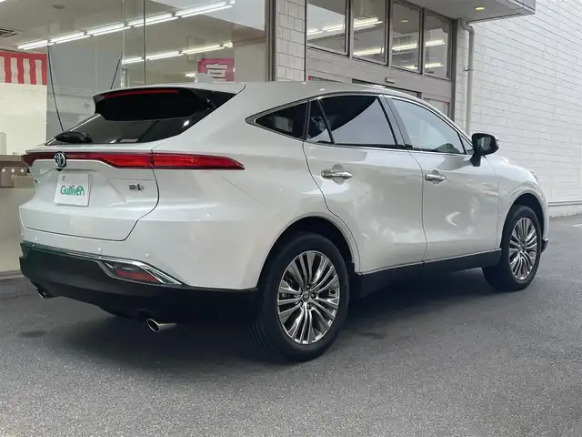 トヨタ ハリアー ハイブリッド Z 愛知県 2023(令5)年 0.4万km プラチナホワイトパールマイカ ワンオーナー/登録時：3547Km/12.3インチディスプレイオーディオプラス/・車載ナビ／Bluetootｈ／地デジＴＶ/ＪＢＬプレミアムサウンドシステム/バックカメラ/ハーフレザーシート/運転席パワーシート/ヘッドアップディスプレイ/デジタルインナーミラー/ハンズフリーパワーバックドア/LEDヘッドライト／ディライト／フォグランプ/TOYOTA SAFETY SENSE/・プリクラッシュセーフティ/・レーントレーシングアシスト/・レーダークルーズコントロール/・アダプティブハイビームシステム/・ロードサインアシスト/・カーブ速度抑制機能/・ドライバー異常時対応システム/ブラインドスポットモニター/パーキングサポートブレーキ/　〈前後方静止／後方接近車両〉/前後＋車内ドラレコ（TZ-DR500）/純正19インチAW/スマートキー＆プッシュスタート