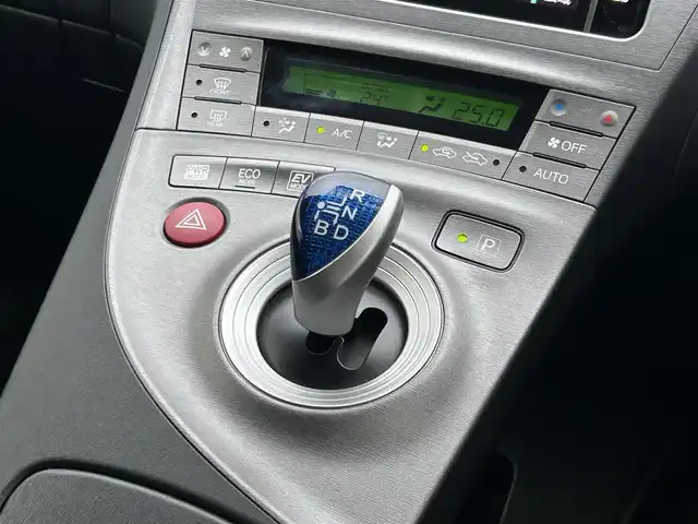 トヨタ プリウス S 愛知県 2012(平24)年 12.6万km ホワイトパールクリスタルシャイン 純正メモリナビ/バックカメラ/Bluetooth/ウィンカーミラー/ドアバイザー/プッシュスタート/ETC/社外グリル/カーテンエアB/フォグライト/ウィンカーミラー