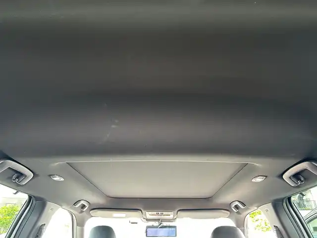 三菱 アウトランダー ＰＨＥＶ P 静岡県 2022(令4)年 2.3万km チタニウムグレーメタリック エンジンスタートボタン/パワーステアリング/パワーウィンドウ/プラグインハイブリッド/4WD/アイドリングストップ/スマートキー/Wオートエアコン/クルーズコントロール/ETC2.0/USB入力端子/全方位カメラ/純正ナビ（BT.フルセグ）/サンルーフ/電動リアゲート/ドライブレコーダー前後/D席N席パワーシート/全席シートヒーター/純正フロアマット/純正アルミホイール/ルーフレール/ABS/横滑り防止装置/コーナーセンサー前後/オートライト/オートマチックハイビーム/LEDライト/W+サイドエアバック/衝突軽減システム/BOSEスピーカー/デジタルインナーミラー/社外アルミホイール車内有（スタッドレス）