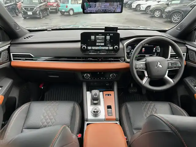 三菱 アウトランダー ＰＨＥＶ P 静岡県 2022(令4)年 2.3万km チタニウムグレーメタリック エンジンスタートボタン/パワーステアリング/パワーウィンドウ/プラグインハイブリッド/4WD/アイドリングストップ/スマートキー/Wオートエアコン/クルーズコントロール/ETC2.0/USB入力端子/全方位カメラ/純正ナビ（BT.フルセグ）/サンルーフ/電動リアゲート/ドライブレコーダー前後/D席N席パワーシート/全席シートヒーター/純正フロアマット/純正アルミホイール/ルーフレール/ABS/横滑り防止装置/コーナーセンサー前後/オートライト/オートマチックハイビーム/LEDライト/W+サイドエアバック/衝突軽減システム/BOSEスピーカー/デジタルインナーミラー/社外アルミホイール車内有（スタッドレス）