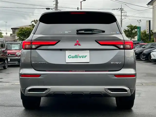 三菱 アウトランダー ＰＨＥＶ P 静岡県 2022(令4)年 2.3万km チタニウムグレーメタリック エンジンスタートボタン/パワーステアリング/パワーウィンドウ/プラグインハイブリッド/4WD/アイドリングストップ/スマートキー/Wオートエアコン/クルーズコントロール/ETC2.0/USB入力端子/全方位カメラ/純正ナビ（BT.フルセグ）/サンルーフ/電動リアゲート/ドライブレコーダー前後/D席N席パワーシート/全席シートヒーター/純正フロアマット/純正アルミホイール/ルーフレール/ABS/横滑り防止装置/コーナーセンサー前後/オートライト/オートマチックハイビーム/LEDライト/W+サイドエアバック/衝突軽減システム/BOSEスピーカー/デジタルインナーミラー/社外アルミホイール車内有（スタッドレス）