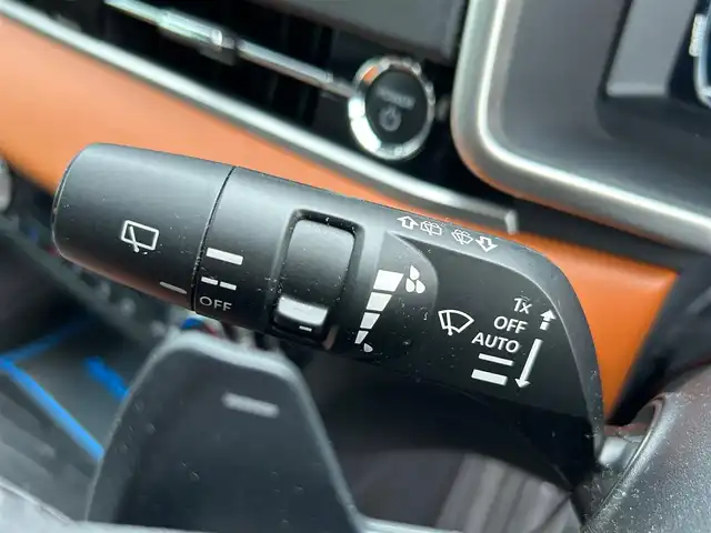 三菱 アウトランダー ＰＨＥＶ P 静岡県 2022(令4)年 2.3万km チタニウムグレーメタリック エンジンスタートボタン/パワーステアリング/パワーウィンドウ/プラグインハイブリッド/4WD/アイドリングストップ/スマートキー/Wオートエアコン/クルーズコントロール/ETC2.0/USB入力端子/全方位カメラ/純正ナビ（BT.フルセグ）/サンルーフ/電動リアゲート/ドライブレコーダー前後/D席N席パワーシート/全席シートヒーター/純正フロアマット/純正アルミホイール/ルーフレール/ABS/横滑り防止装置/コーナーセンサー前後/オートライト/オートマチックハイビーム/LEDライト/W+サイドエアバック/衝突軽減システム/BOSEスピーカー/デジタルインナーミラー/社外アルミホイール車内有（スタッドレス）