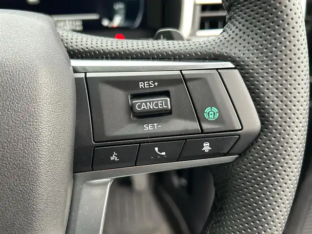 三菱 アウトランダー ＰＨＥＶ P 静岡県 2022(令4)年 2.3万km チタニウムグレーメタリック エンジンスタートボタン/パワーステアリング/パワーウィンドウ/プラグインハイブリッド/4WD/アイドリングストップ/スマートキー/Wオートエアコン/クルーズコントロール/ETC2.0/USB入力端子/全方位カメラ/純正ナビ（BT.フルセグ）/サンルーフ/電動リアゲート/ドライブレコーダー前後/D席N席パワーシート/全席シートヒーター/純正フロアマット/純正アルミホイール/ルーフレール/ABS/横滑り防止装置/コーナーセンサー前後/オートライト/オートマチックハイビーム/LEDライト/W+サイドエアバック/衝突軽減システム/BOSEスピーカー/デジタルインナーミラー/社外アルミホイール車内有（スタッドレス）