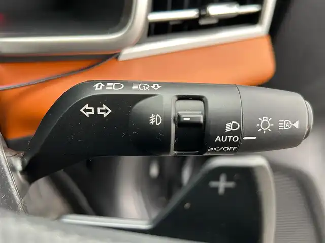 三菱 アウトランダー ＰＨＥＶ P 静岡県 2022(令4)年 2.3万km チタニウムグレーメタリック エンジンスタートボタン/パワーステアリング/パワーウィンドウ/プラグインハイブリッド/4WD/アイドリングストップ/スマートキー/Wオートエアコン/クルーズコントロール/ETC2.0/USB入力端子/全方位カメラ/純正ナビ（BT.フルセグ）/サンルーフ/電動リアゲート/ドライブレコーダー前後/D席N席パワーシート/全席シートヒーター/純正フロアマット/純正アルミホイール/ルーフレール/ABS/横滑り防止装置/コーナーセンサー前後/オートライト/オートマチックハイビーム/LEDライト/W+サイドエアバック/衝突軽減システム/BOSEスピーカー/デジタルインナーミラー/社外アルミホイール車内有（スタッドレス）