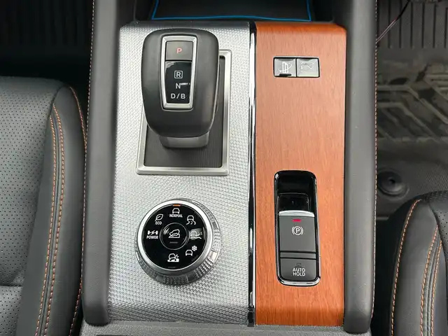 三菱 アウトランダー ＰＨＥＶ P 静岡県 2022(令4)年 2.3万km チタニウムグレーメタリック エンジンスタートボタン/パワーステアリング/パワーウィンドウ/プラグインハイブリッド/4WD/アイドリングストップ/スマートキー/Wオートエアコン/クルーズコントロール/ETC2.0/USB入力端子/全方位カメラ/純正ナビ（BT.フルセグ）/サンルーフ/電動リアゲート/ドライブレコーダー前後/D席N席パワーシート/全席シートヒーター/純正フロアマット/純正アルミホイール/ルーフレール/ABS/横滑り防止装置/コーナーセンサー前後/オートライト/オートマチックハイビーム/LEDライト/W+サイドエアバック/衝突軽減システム/BOSEスピーカー/デジタルインナーミラー/社外アルミホイール車内有（スタッドレス）