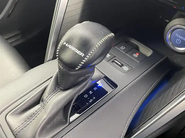 トヨタ ハリアー ハイブリッド Z 埼玉県 2021(令3)年 4.8万km プレシャスブラックパール ＪＢＬサウンド　/純正ナビ/　(フルセグ/AM/FM/Bluetooth)　/デジタルインナーミラー　/パワーバックドア　/全方位カメラ/ＥＴＣ２．０　/トヨタセーフティセンス/クリアランスソナー　/パーキングサポートブレーキ　/プリクラッシュセーフティ　/リヤクロストラフィックアラート/ロードサインアシスト/レーダークルーズコントロール/ビルトインETC2.0/純正フロアマット/純正AW１９インチ