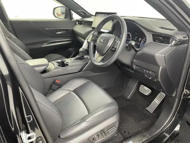 トヨタ ハリアー ハイブリッド Z 埼玉県 2021(令3)年 4.8万km プレシャスブラックパール ＪＢＬサウンド　/純正ナビ/　(フルセグ/AM/FM/Bluetooth)　/デジタルインナーミラー　/パワーバックドア　/全方位カメラ/ＥＴＣ２．０　/トヨタセーフティセンス/クリアランスソナー　/パーキングサポートブレーキ　/プリクラッシュセーフティ　/リヤクロストラフィックアラート/ロードサインアシスト/レーダークルーズコントロール/ビルトインETC2.0/純正フロアマット/純正AW１９インチ