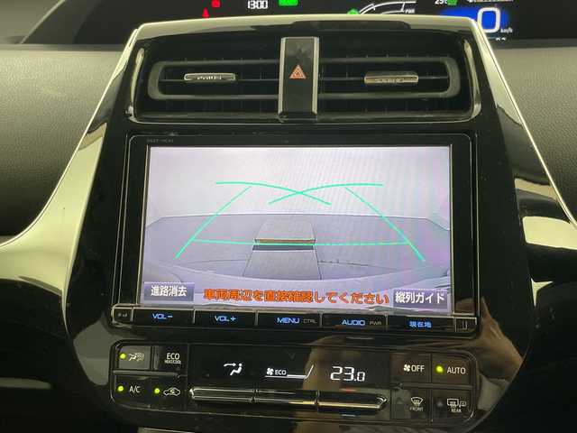 トヨタ プリウス S 愛知県 2017(平29)年 8.7万km ホワイトパールクリスタルシャイン 禁煙車/４WD/純正9インチナビ/（AM/FM/SD/フルセグTV/Bluetooth）/バックカメラ/トヨタセーフティセンス/・プリクラッシュセーフティ/・レーダークルーズコントロール/・レーンディパーチャーアラート/・オートマチックハイビーム/・クリアランスソナー/ヘッドアップディスプレイ/パーキングアシスト/ETC/ドライブレコーダー/デジタルインナーミラー/純正15インチアルミホイール/スマートキー/スペアキー有/プッシュスタート/純正フロアマット/横滑り防止装置/オートエアコン/オートライト