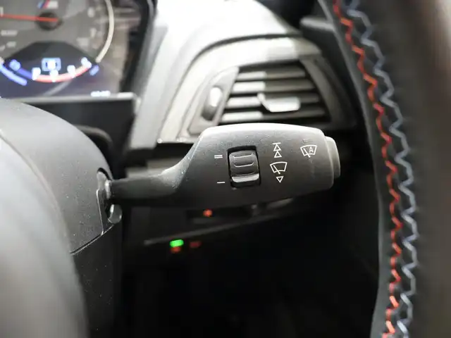 ＢＭＷ Ｍ２ 静岡県 2017(平29)年 5万km アルピンホワイトⅢ 衝突軽減ブレーキ　/黒革　/クルコン　/純正１９ＡＷ　/ＨＩＤ　/パドルシフト　/純正ナビ　/バックカメラ　/アイドリングストップ　/コーナーセンサー　/ドライブレコーダー　/社外レーダー探知機　/スペアキー