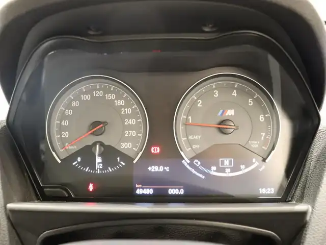 ＢＭＷ Ｍ２ 静岡県 2017(平29)年 5万km アルピンホワイトⅢ 衝突軽減ブレーキ　/黒革　/クルコン　/純正１９ＡＷ　/ＨＩＤ　/パドルシフト　/純正ナビ　/バックカメラ　/アイドリングストップ　/コーナーセンサー　/ドライブレコーダー　/社外レーダー探知機　/スペアキー