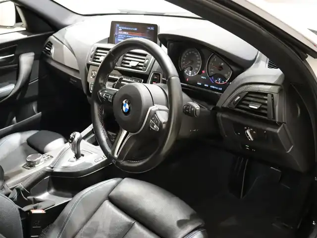 ＢＭＷ Ｍ２ 静岡県 2017(平29)年 5万km アルピンホワイトⅢ 衝突軽減ブレーキ　/黒革　/クルコン　/純正１９ＡＷ　/ＨＩＤ　/パドルシフト　/純正ナビ　/バックカメラ　/アイドリングストップ　/コーナーセンサー　/ドライブレコーダー　/社外レーダー探知機　/スペアキー