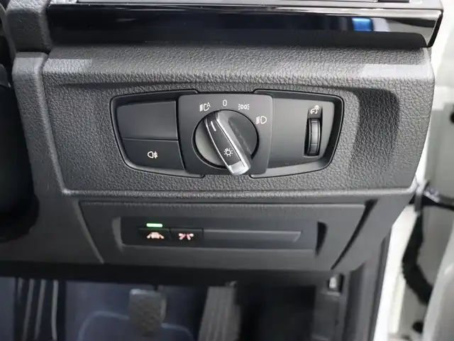 ＢＭＷ Ｍ２ 静岡県 2017(平29)年 5万km アルピンホワイトⅢ 衝突軽減ブレーキ　/黒革　/クルコン　/純正１９ＡＷ　/ＨＩＤ　/パドルシフト　/純正ナビ　/バックカメラ　/アイドリングストップ　/コーナーセンサー　/ドライブレコーダー　/社外レーダー探知機　/スペアキー