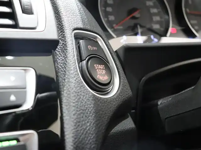 ＢＭＷ Ｍ２ 静岡県 2017(平29)年 5万km アルピンホワイトⅢ 衝突軽減ブレーキ　/黒革　/クルコン　/純正１９ＡＷ　/ＨＩＤ　/パドルシフト　/純正ナビ　/バックカメラ　/アイドリングストップ　/コーナーセンサー　/ドライブレコーダー　/社外レーダー探知機　/スペアキー