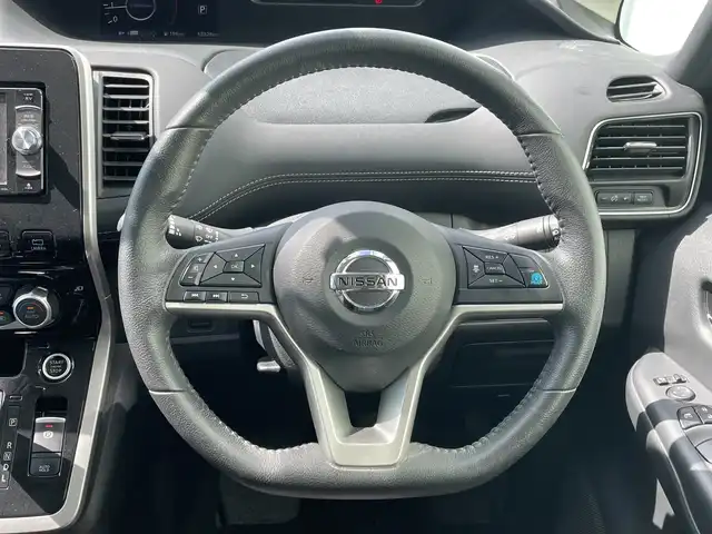 日産 セレナ ハイウェイスターVセレクションⅡ 神奈川県 2019(平31)年 5.4万km ブリリアントホワイトパール ナビ/Bluetooth/CD/DVD/ETC/クルーズコントロール/ドライブレコーダー/全方位カメラ/両側パワースライドドア/前後コーナーセンサー/オートブレーキホールド/プロパイロット/衝突被害軽減システム/純正アルミホイール/純正フロアマット　