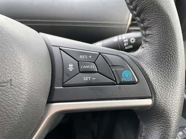 日産 セレナ ハイウェイスターVセレクションⅡ 神奈川県 2019(平31)年 5.4万km ブリリアントホワイトパール ナビ/Bluetooth/CD/DVD/ETC/クルーズコントロール/ドライブレコーダー/全方位カメラ/両側パワースライドドア/前後コーナーセンサー/オートブレーキホールド/プロパイロット/衝突被害軽減システム/純正アルミホイール/純正フロアマット　