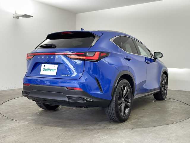 レクサス ＮＸ 350h バージョンL 兵庫県 2023(令5)年 3.4万km セレスティアルブルーガラスフレーク ・14インチディスプレイオーディオplus/CD/DVD/BT/USB/フルセグ/Miracast/・パノラミックビューモニター/・ビルトインETC2.0/・パノラマルーフ/・Lexus　Safety　System　＋/・プリクラッシュセーフティ/・緊急時操舵支援（アクティブ操舵機能付）/・フロントクロストラフィックアラート/・レーンチェンジアシスト/・アダプティブハイビームシステム/・パーキングサポートブレーキ/・ブラインドスポットモニター/・先行車発進告知/・リヤクロストラフィックアラート/・リヤカメラディテクション/・プロアクティブドライビングアシスト/・ロードサインアシスト/・安心降車アシスト/・クリアランスソナー/・三眼ＬＥＤヘッドライトシステム/・置くだけ充電/・レーダークルーズコントロール/・パドルシフト/・ヘッドアップディスプレイ/・社外前後ドライブレコーダー/・レザーシート/・運転席メモリー付きパワーシート/・前席パワーシート/・前席シートベンチレーション/・全席シートヒーター/・ステアリングヒーター/・パワーバックドア/・ルーフレール/・カーテンエアバック/・スマートキー/・純正フロアマット