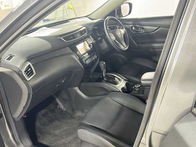 日産 エクストレイル 20X エマージェンシーブレーキ 広島県 2014(平26)年 4.7万km ダークメタルグレー 禁煙車/ワンオーナー/4WD/エマージェンシーブレーキ/車線逸脱警報/コーナーセンサー/純正ナビ（MM114D-W）/・フルセグ/CD/SD/AUX/バックカメラ/革巻きステアリング/オートライト/カプロンシート/前席シートヒーター/LEDヘッドライト/フォグランプ/スマートキー/プッシュスタート/スペアキー/ETC/純正ドアバイザー/アルミ付きスタッドレスタイヤ車載/純正17インチアルミホール/Wエアバック