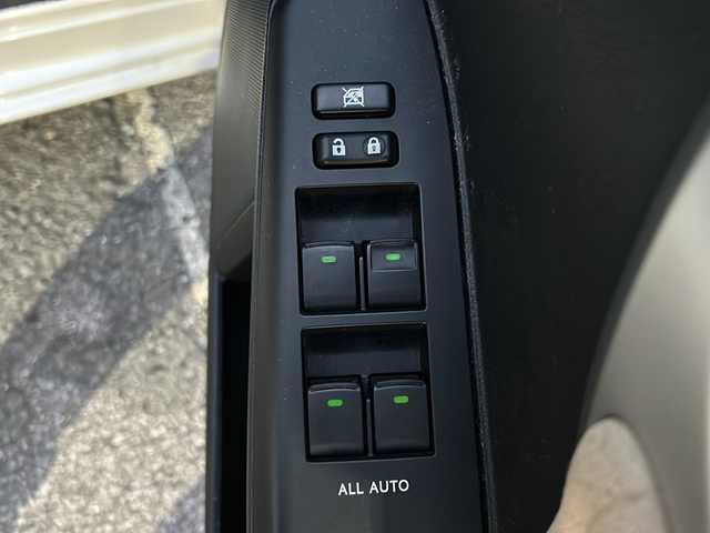 レクサス ＣＴ 200h バージョンC 徳島県 2013(平25)年 13万km ホワイトパールクリスタルシャイン 純正ナビ/バックカメラ/シートヒーター（D+N席）/クルーズコントロール/革巻きステアリング/フルオートウィンドウ/ハロゲンライト/フォグライト/オートライト/ETC/純正AW/純正フロアマット/プッシュスタート/スマートキー/カードキー