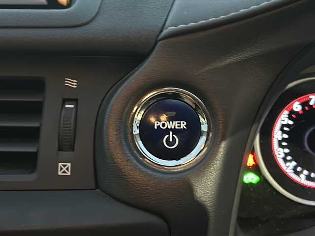 レクサス ＣＴ 200h バージョンC 徳島県 2013(平25)年 13万km ホワイトパールクリスタルシャイン 純正ナビ/バックカメラ/シートヒーター（D+N席）/クルーズコントロール/革巻きステアリング/フルオートウィンドウ/ハロゲンライト/フォグライト/オートライト/ETC/純正AW/純正フロアマット/プッシュスタート/スマートキー/カードキー