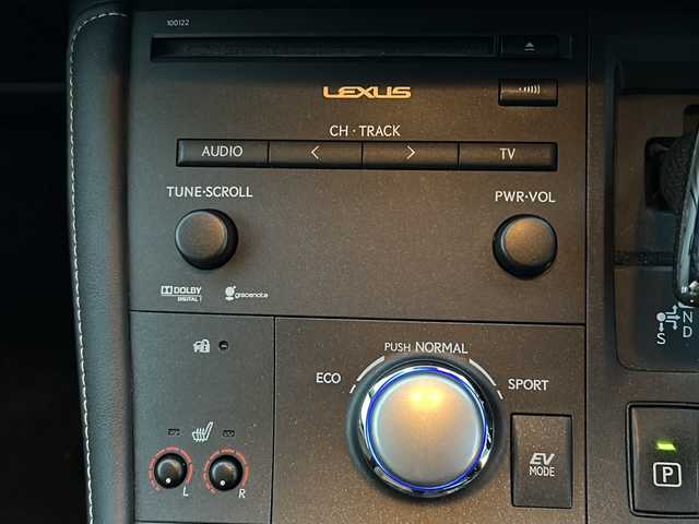 レクサス ＣＴ 200h バージョンC 徳島県 2013(平25)年 13万km ホワイトパールクリスタルシャイン 純正ナビ/バックカメラ/シートヒーター（D+N席）/クルーズコントロール/革巻きステアリング/フルオートウィンドウ/ハロゲンライト/フォグライト/オートライト/ETC/純正AW/純正フロアマット/プッシュスタート/スマートキー/カードキー