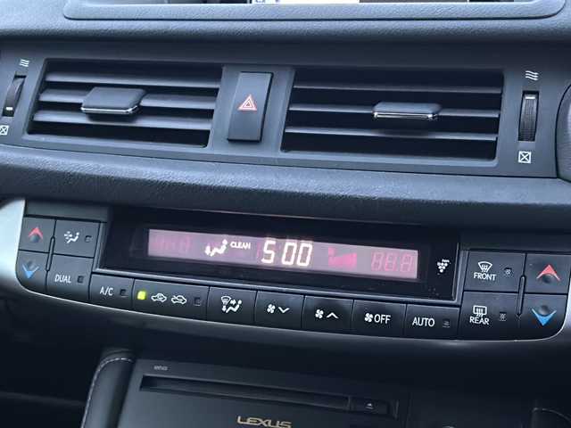 レクサス ＣＴ 200h バージョンC 徳島県 2013(平25)年 13万km ホワイトパールクリスタルシャイン 純正ナビ/バックカメラ/シートヒーター（D+N席）/クルーズコントロール/革巻きステアリング/フルオートウィンドウ/ハロゲンライト/フォグライト/オートライト/ETC/純正AW/純正フロアマット/プッシュスタート/スマートキー/カードキー