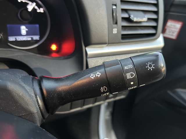 レクサス ＣＴ 200h バージョンC 徳島県 2013(平25)年 13万km ホワイトパールクリスタルシャイン 純正ナビ/バックカメラ/シートヒーター（D+N席）/クルーズコントロール/革巻きステアリング/フルオートウィンドウ/ハロゲンライト/フォグライト/オートライト/ETC/純正AW/純正フロアマット/プッシュスタート/スマートキー/カードキー