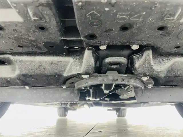 トヨタ ヴォクシー ハイブリッド ZS 煌Ⅲ 福島県 2021(令3)年 5.8万km ホワイトパールクリスタルシャイン トヨタセーフティセンス/・車線逸脱警報装置/・衝突被害軽減ブレーキ/・オートマチックハイビーム/純正ナビゲーション/・型番：NSZT-W68T/・フルセグTV/CD/BT/SD/HDMI/FM/AM/・バックカメラ/・ビルトインETC/・前後ドライブレコーダー/両側パワースライドドア/ハーフレザーシート/・D+N席シートヒーター/・D+N席エアシート/・ウォークスルー/・3列シート/革巻きステアリング/・ステアリングスイッチ/・クルーズコントロール/USB充電ポート/プッシュスタート/・スマートキー/・スペアキー1本/電動格納ミラー/・ウィンカーミラー/LEDヘッドライト/・オートライト/・フォグランプ/純正フロアマット/純正ドアバイザー/16インチAW