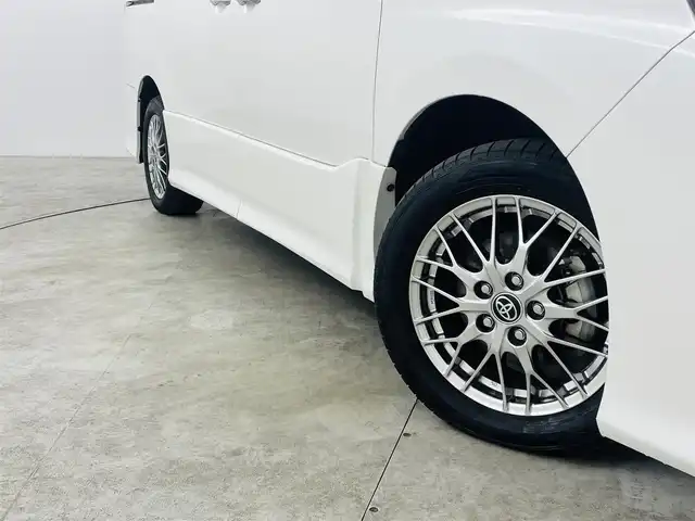 トヨタ ヴォクシー ハイブリッド ZS 煌Ⅲ 福島県 2021(令3)年 5.8万km ホワイトパールクリスタルシャイン トヨタセーフティセンス/・車線逸脱警報装置/・衝突被害軽減ブレーキ/・オートマチックハイビーム/純正ナビゲーション/・型番：NSZT-W68T/・フルセグTV/CD/BT/SD/HDMI/FM/AM/・バックカメラ/・ビルトインETC/・前後ドライブレコーダー/両側パワースライドドア/ハーフレザーシート/・D+N席シートヒーター/・D+N席エアシート/・ウォークスルー/・3列シート/革巻きステアリング/・ステアリングスイッチ/・クルーズコントロール/USB充電ポート/プッシュスタート/・スマートキー/・スペアキー1本/電動格納ミラー/・ウィンカーミラー/LEDヘッドライト/・オートライト/・フォグランプ/純正フロアマット/純正ドアバイザー/16インチAW