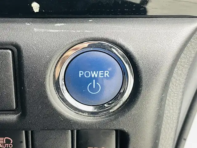 トヨタ ヴォクシー ハイブリッド ZS 煌Ⅲ 福島県 2021(令3)年 5.8万km ホワイトパールクリスタルシャイン トヨタセーフティセンス/・車線逸脱警報装置/・衝突被害軽減ブレーキ/・オートマチックハイビーム/純正ナビゲーション/・型番：NSZT-W68T/・フルセグTV/CD/BT/SD/HDMI/FM/AM/・バックカメラ/・ビルトインETC/・前後ドライブレコーダー/両側パワースライドドア/ハーフレザーシート/・D+N席シートヒーター/・D+N席エアシート/・ウォークスルー/・3列シート/革巻きステアリング/・ステアリングスイッチ/・クルーズコントロール/USB充電ポート/プッシュスタート/・スマートキー/・スペアキー1本/電動格納ミラー/・ウィンカーミラー/LEDヘッドライト/・オートライト/・フォグランプ/純正フロアマット/純正ドアバイザー/16インチAW