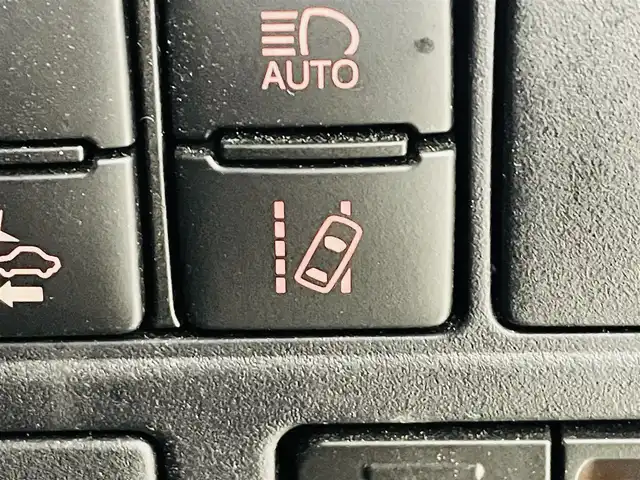 トヨタ ヴォクシー ハイブリッド ZS 煌Ⅲ 福島県 2021(令3)年 5.8万km ホワイトパールクリスタルシャイン トヨタセーフティセンス/・車線逸脱警報装置/・衝突被害軽減ブレーキ/・オートマチックハイビーム/純正ナビゲーション/・型番：NSZT-W68T/・フルセグTV/CD/BT/SD/HDMI/FM/AM/・バックカメラ/・ビルトインETC/・前後ドライブレコーダー/両側パワースライドドア/ハーフレザーシート/・D+N席シートヒーター/・D+N席エアシート/・ウォークスルー/・3列シート/革巻きステアリング/・ステアリングスイッチ/・クルーズコントロール/USB充電ポート/プッシュスタート/・スマートキー/・スペアキー1本/電動格納ミラー/・ウィンカーミラー/LEDヘッドライト/・オートライト/・フォグランプ/純正フロアマット/純正ドアバイザー/16インチAW