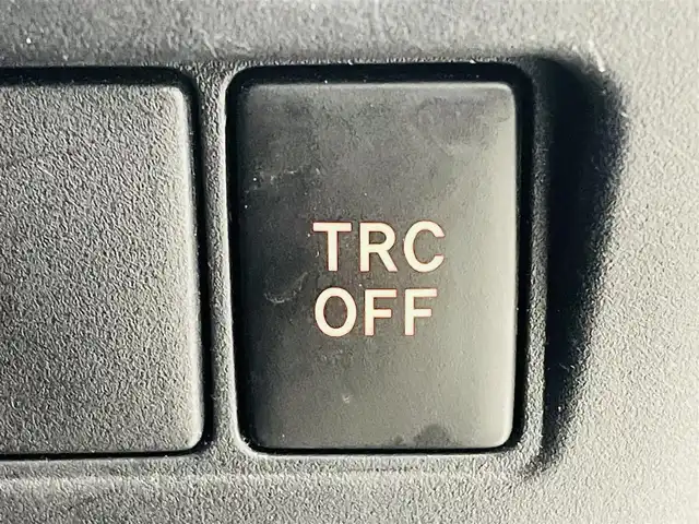 トヨタ ヴォクシー ハイブリッド ZS 煌Ⅲ 福島県 2021(令3)年 5.8万km ホワイトパールクリスタルシャイン トヨタセーフティセンス/・車線逸脱警報装置/・衝突被害軽減ブレーキ/・オートマチックハイビーム/純正ナビゲーション/・型番：NSZT-W68T/・フルセグTV/CD/BT/SD/HDMI/FM/AM/・バックカメラ/・ビルトインETC/・前後ドライブレコーダー/両側パワースライドドア/ハーフレザーシート/・D+N席シートヒーター/・D+N席エアシート/・ウォークスルー/・3列シート/革巻きステアリング/・ステアリングスイッチ/・クルーズコントロール/USB充電ポート/プッシュスタート/・スマートキー/・スペアキー1本/電動格納ミラー/・ウィンカーミラー/LEDヘッドライト/・オートライト/・フォグランプ/純正フロアマット/純正ドアバイザー/16インチAW