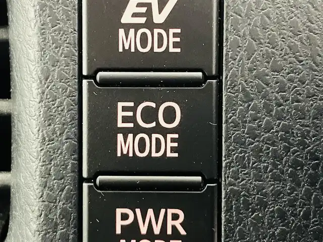 トヨタ ヴォクシー ハイブリッド ZS 煌Ⅲ 福島県 2021(令3)年 5.8万km ホワイトパールクリスタルシャイン トヨタセーフティセンス/・車線逸脱警報装置/・衝突被害軽減ブレーキ/・オートマチックハイビーム/純正ナビゲーション/・型番：NSZT-W68T/・フルセグTV/CD/BT/SD/HDMI/FM/AM/・バックカメラ/・ビルトインETC/・前後ドライブレコーダー/両側パワースライドドア/ハーフレザーシート/・D+N席シートヒーター/・D+N席エアシート/・ウォークスルー/・3列シート/革巻きステアリング/・ステアリングスイッチ/・クルーズコントロール/USB充電ポート/プッシュスタート/・スマートキー/・スペアキー1本/電動格納ミラー/・ウィンカーミラー/LEDヘッドライト/・オートライト/・フォグランプ/純正フロアマット/純正ドアバイザー/16インチAW