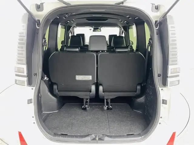 トヨタ ヴォクシー ハイブリッド ZS 煌Ⅲ 福島県 2021(令3)年 5.8万km ホワイトパールクリスタルシャイン トヨタセーフティセンス/・車線逸脱警報装置/・衝突被害軽減ブレーキ/・オートマチックハイビーム/純正ナビゲーション/・型番：NSZT-W68T/・フルセグTV/CD/BT/SD/HDMI/FM/AM/・バックカメラ/・ビルトインETC/・前後ドライブレコーダー/両側パワースライドドア/ハーフレザーシート/・D+N席シートヒーター/・D+N席エアシート/・ウォークスルー/・3列シート/革巻きステアリング/・ステアリングスイッチ/・クルーズコントロール/USB充電ポート/プッシュスタート/・スマートキー/・スペアキー1本/電動格納ミラー/・ウィンカーミラー/LEDヘッドライト/・オートライト/・フォグランプ/純正フロアマット/純正ドアバイザー/16インチAW